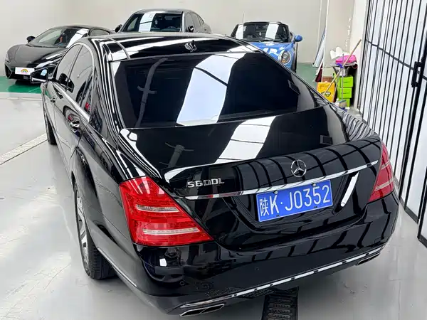 Mercedes-Benz S-Class 2011