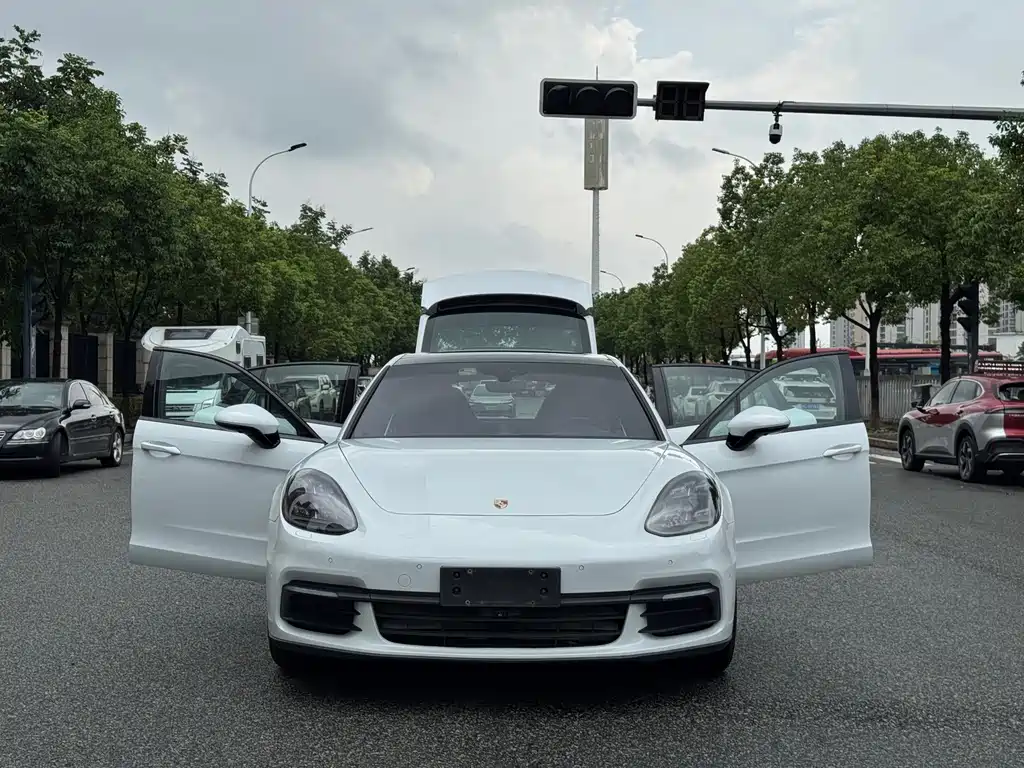 Porsche Panamera 2019 — фото 16