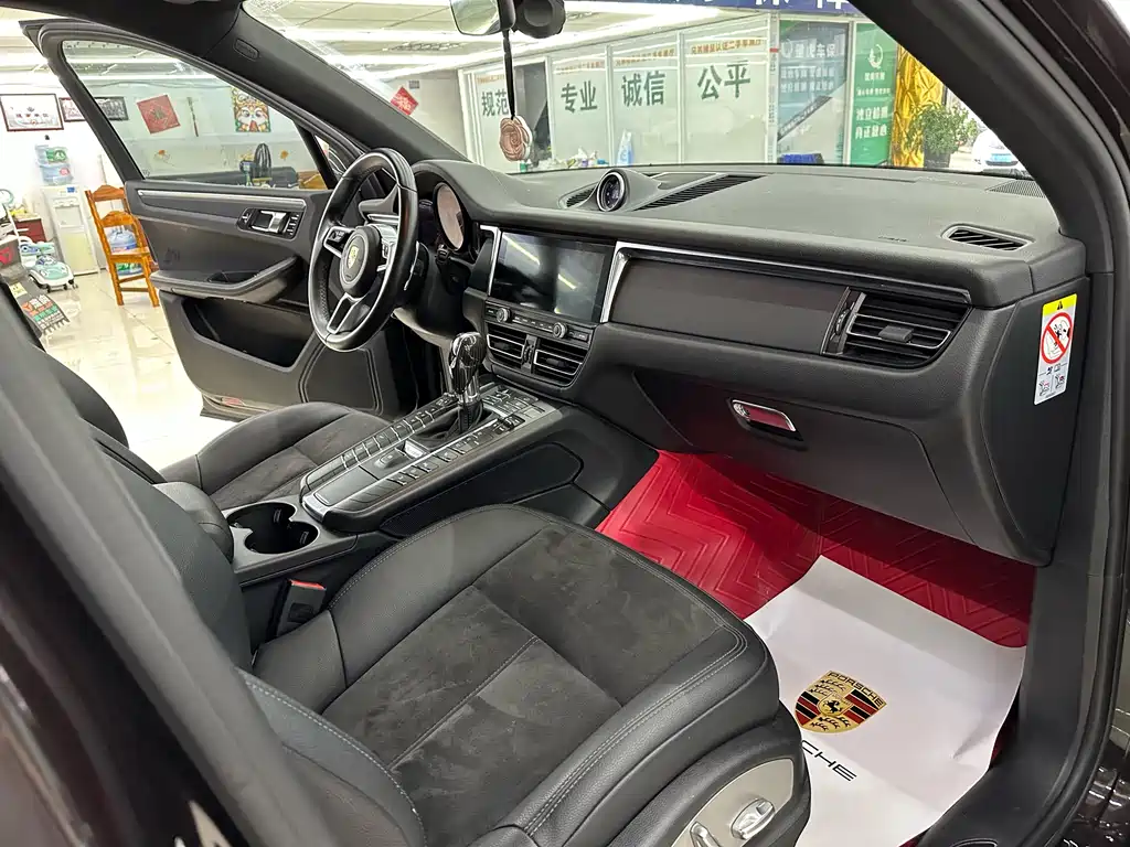 Porsche Macan 2020 — фото 14