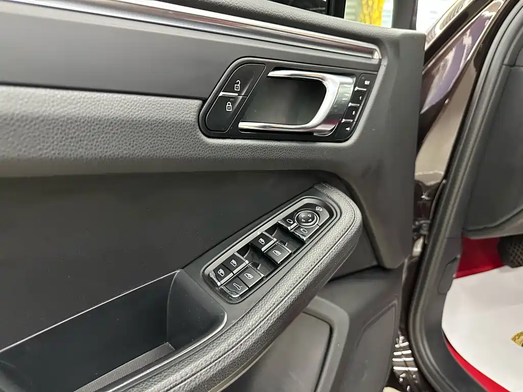 Porsche Macan 2020 — фото 17