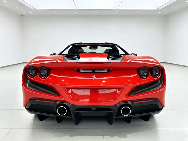 Ferrari F8 2021