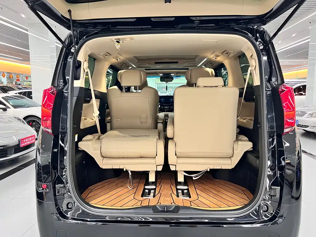 Toyota Alphard 2023 — фото 10