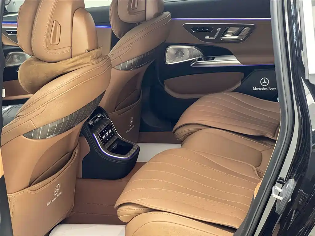 Mercedes-Benz E-Class 2025 — фото 13