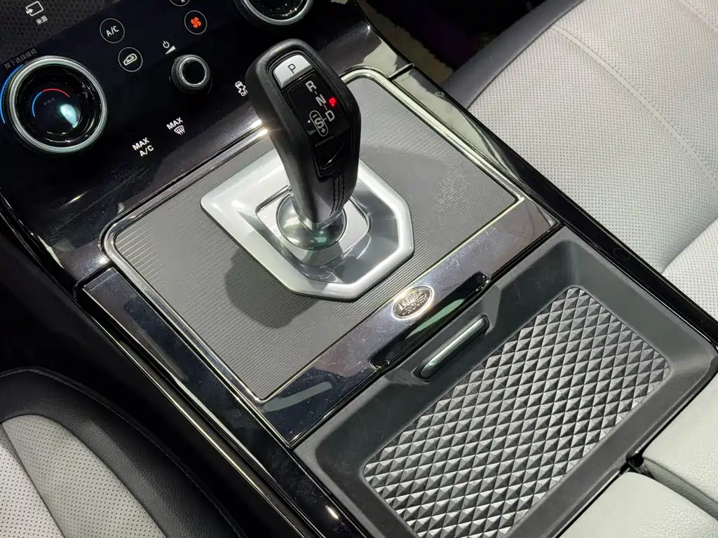 Land Rover Evoque 2020 — фото 10