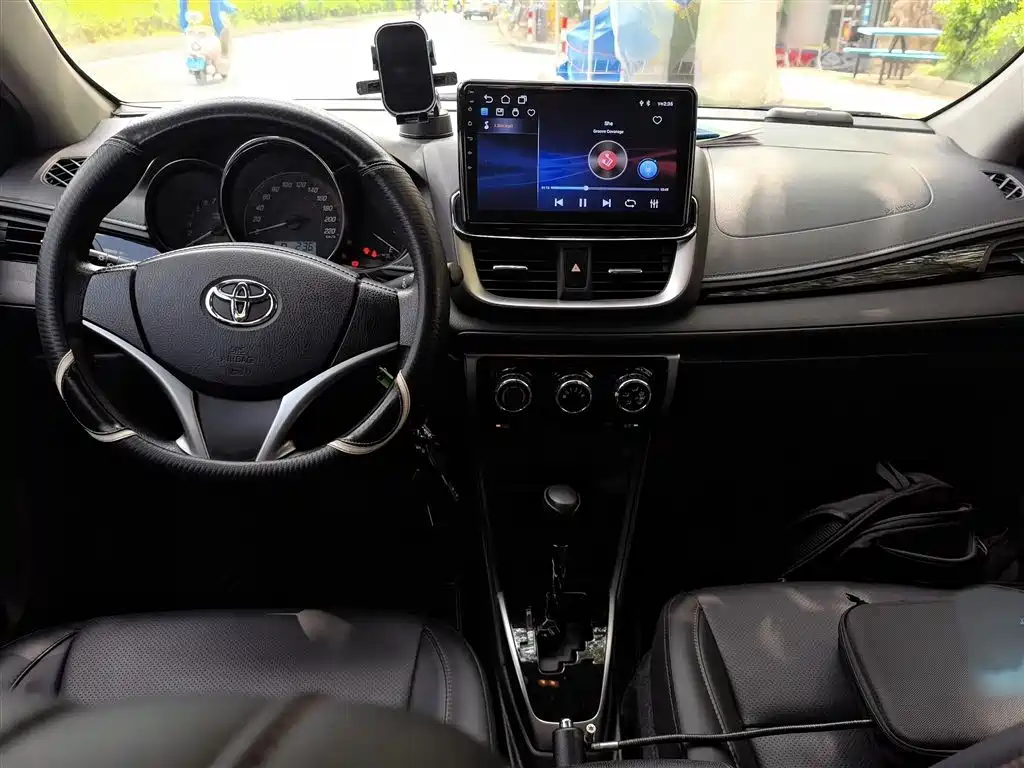 Toyota Yaris L 2020 — фото 13