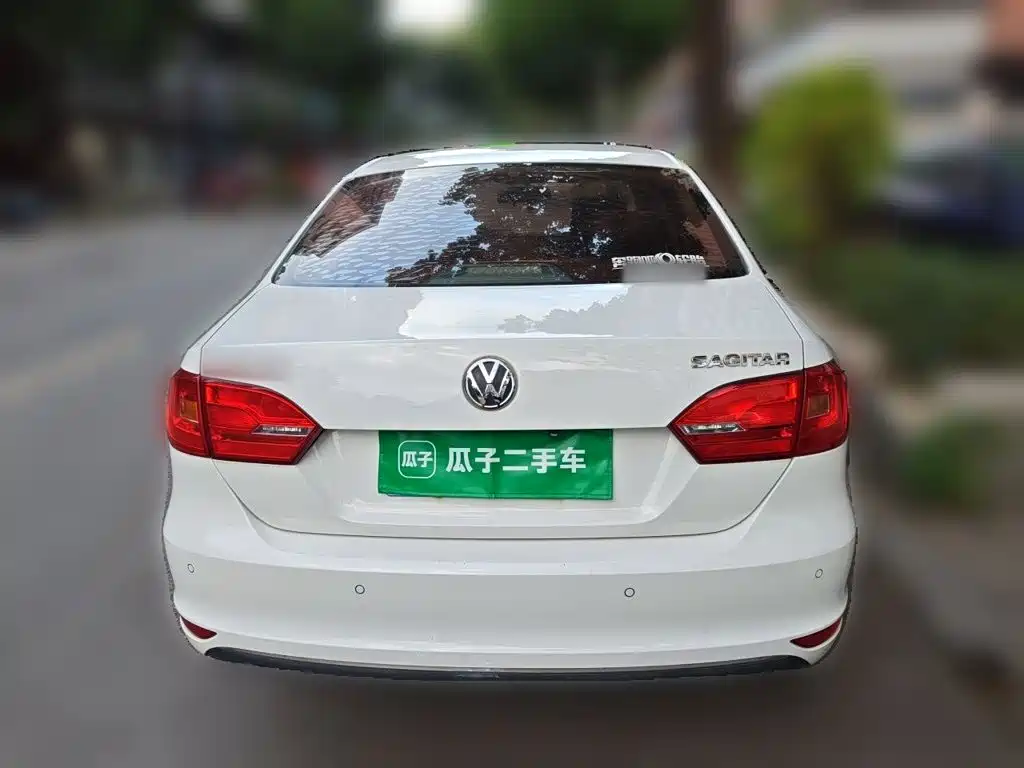 Volkswagen Sagitar 2015