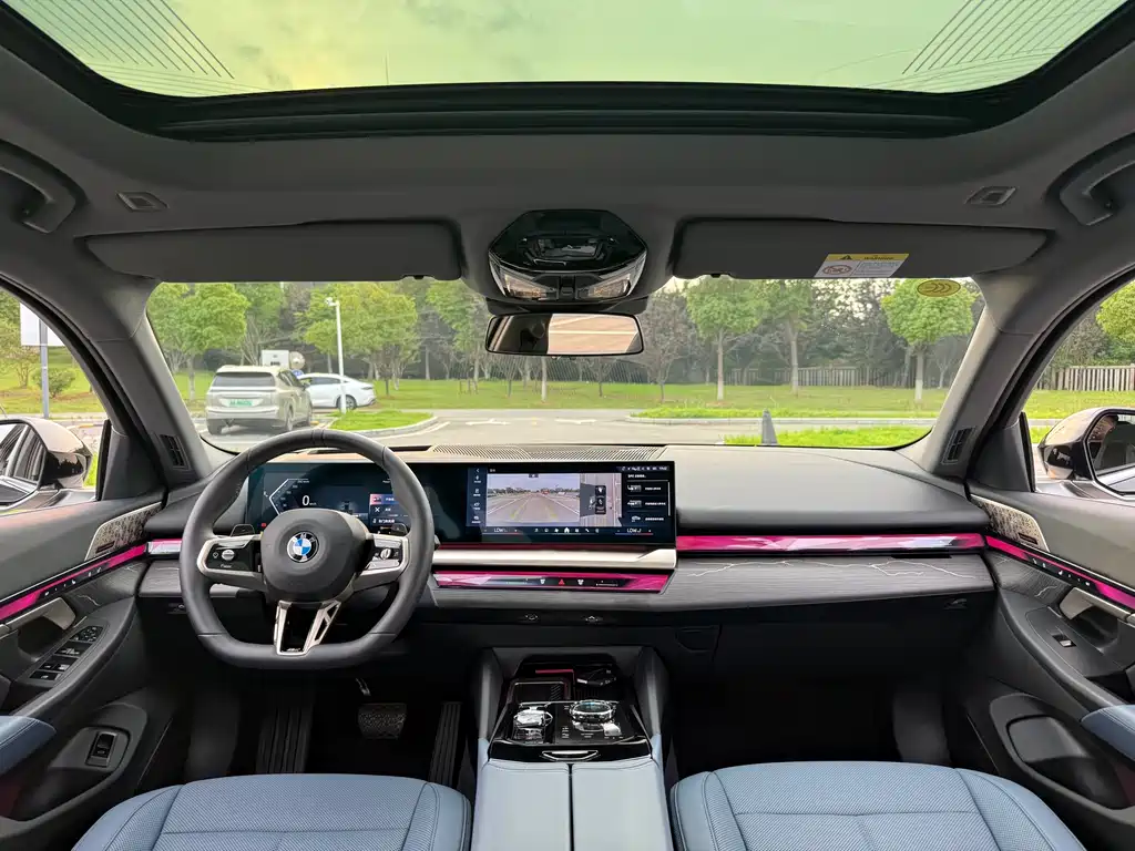 BMW 5 Series 2025 — фото 13
