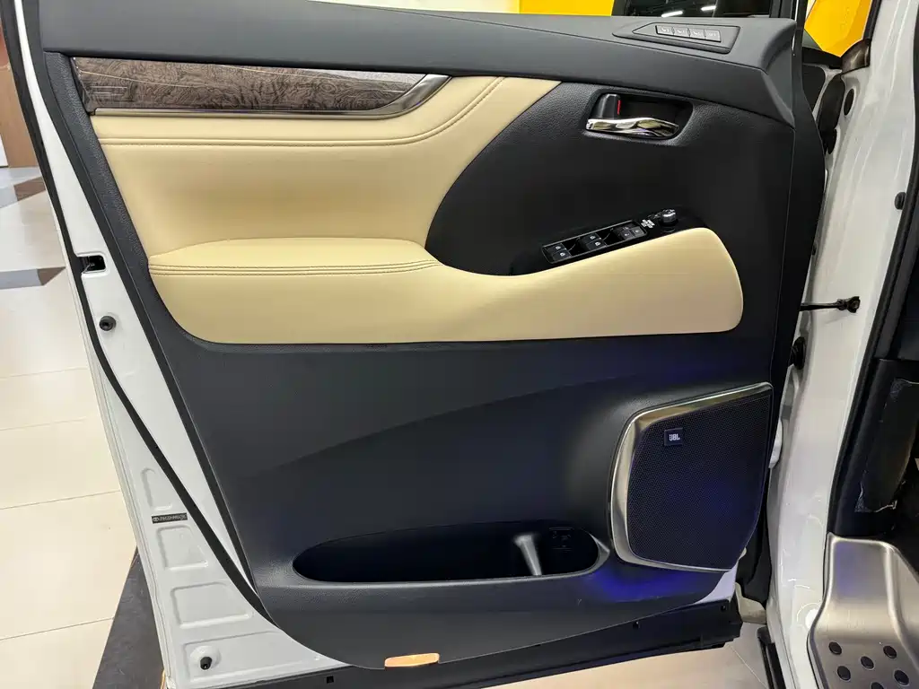 Toyota Alphard 2021 — фото 11