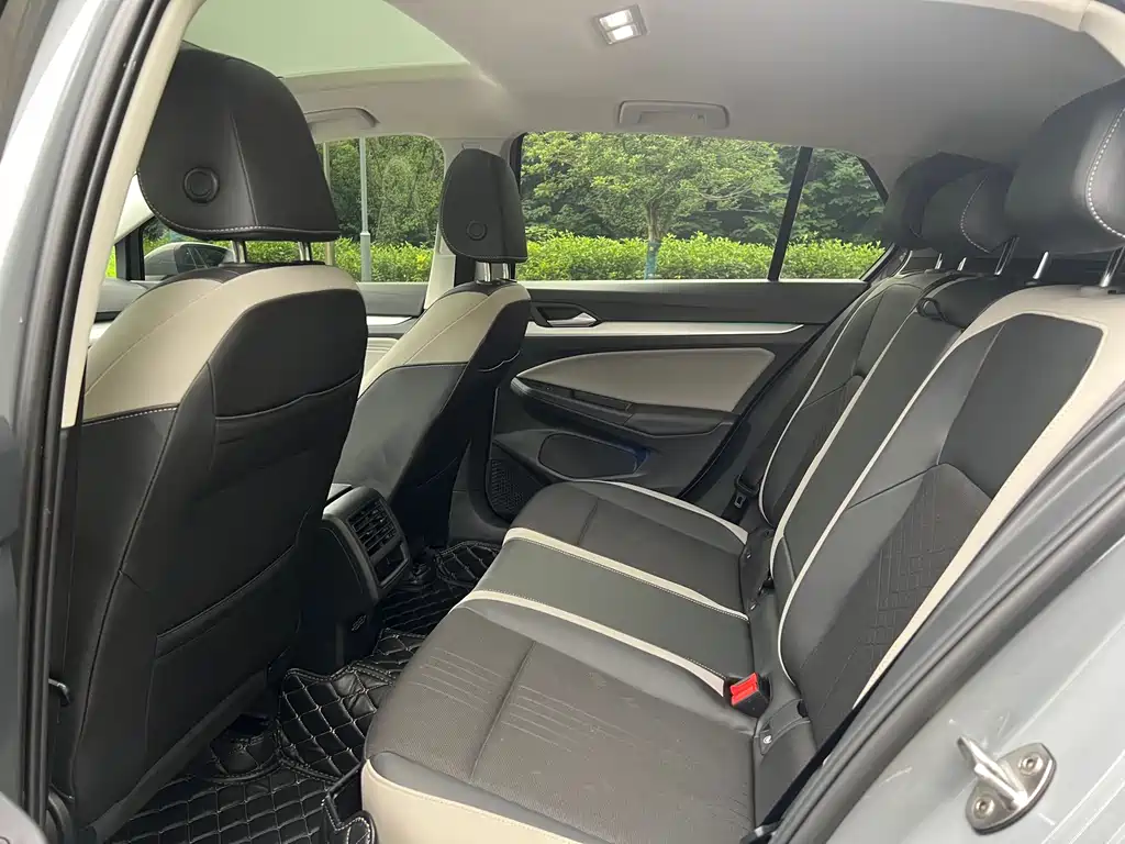Volkswagen Golf 2021