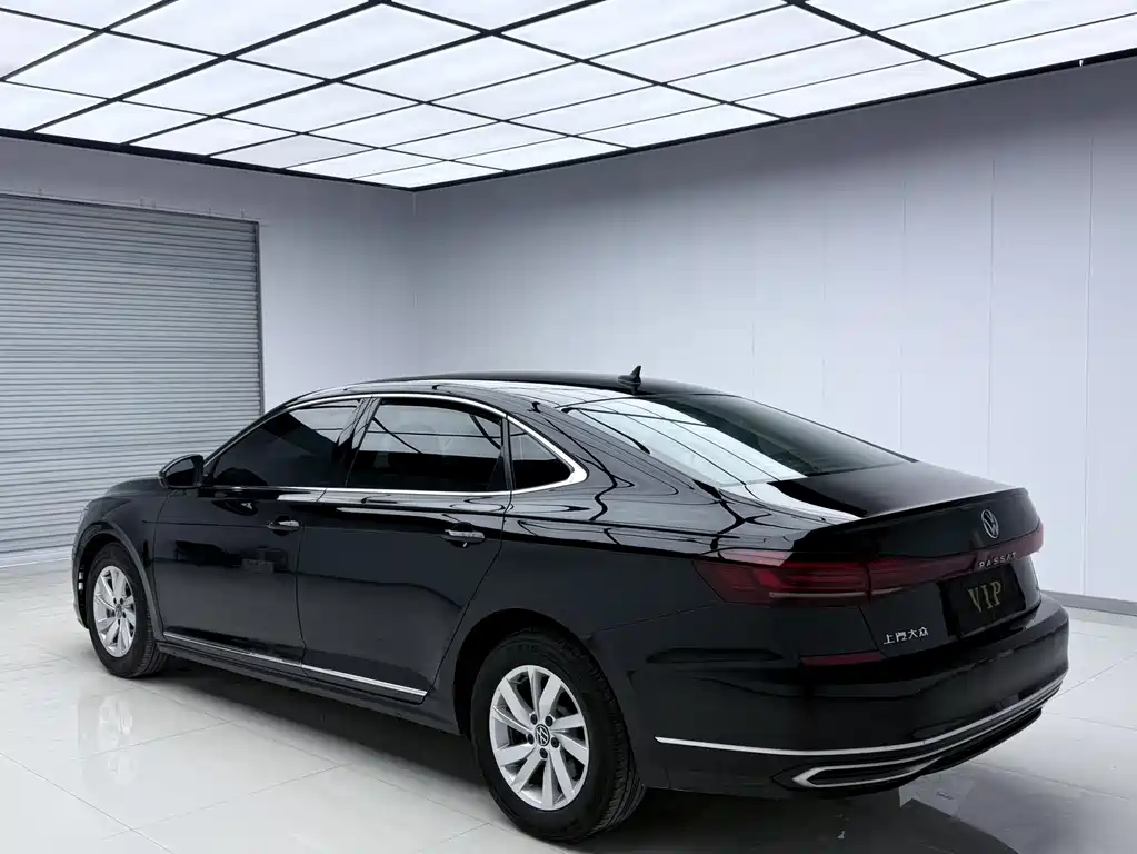 Volkswagen Passat 2023 — фото 6