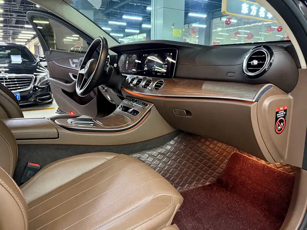 Mercedes-Benz E-Class 2023 — фото 15