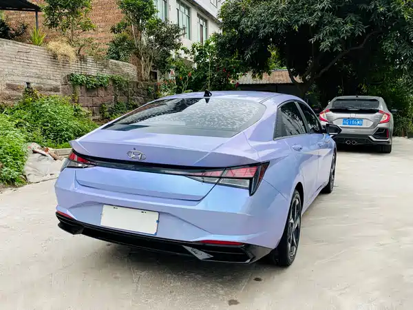Hyundai Elantra 2022