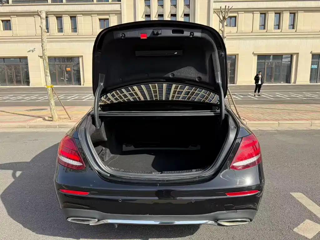 Mercedes-Benz E-Class 2020 — фото 15