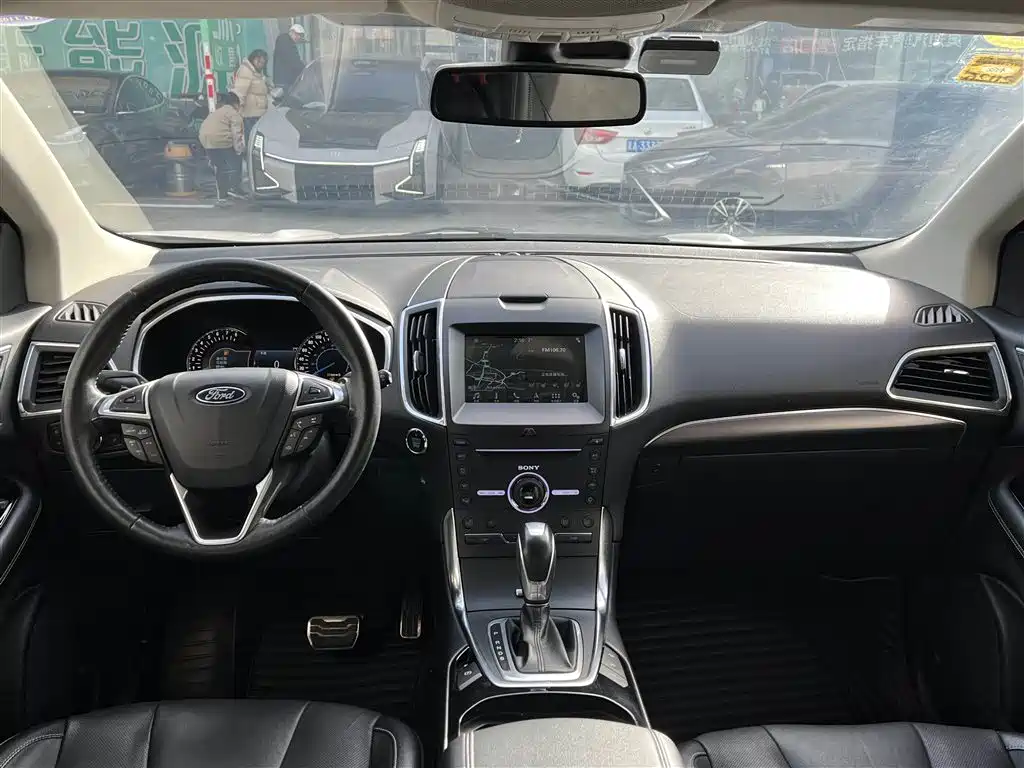 Ford Edge 2016 — фото 12