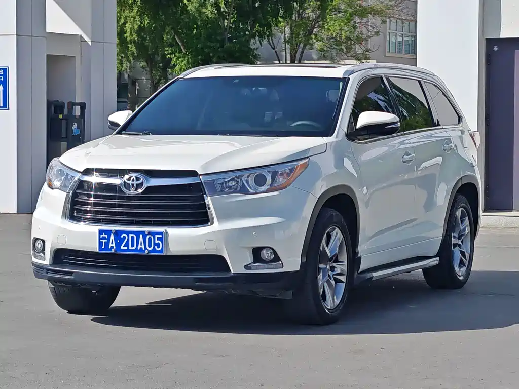 Toyota Highlander 2017 — фото 1
