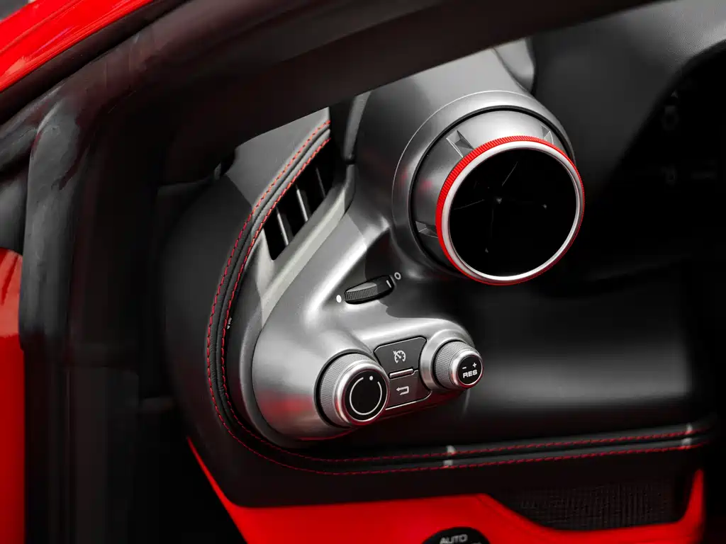 Ferrari F8 2023 — фото 20