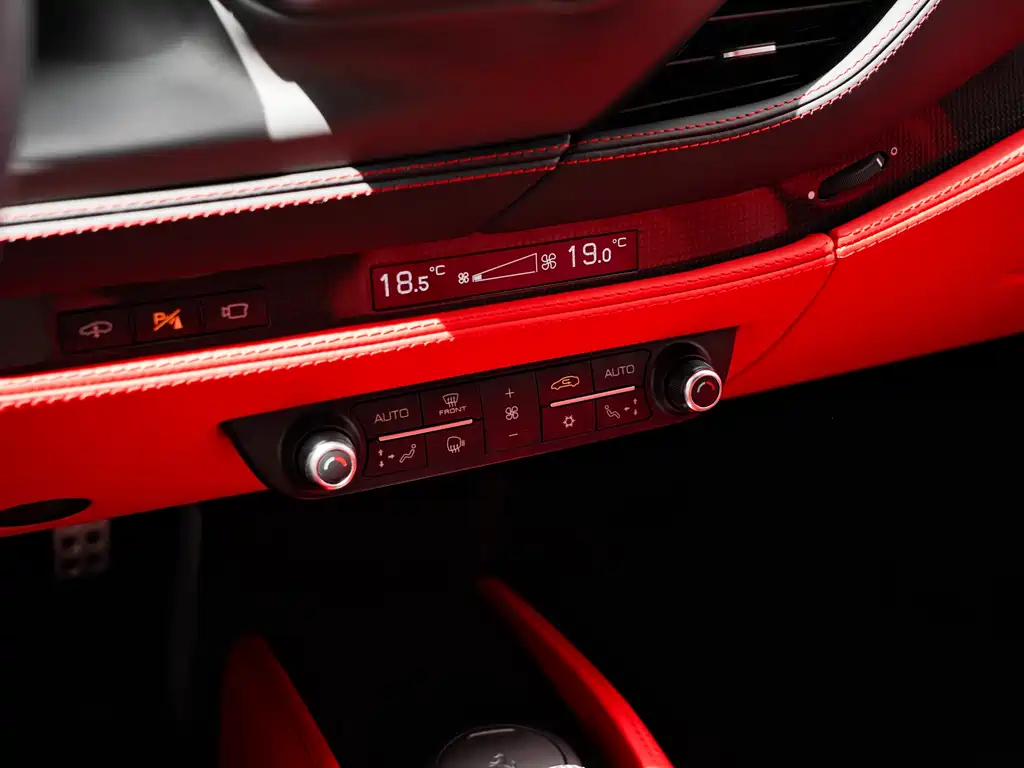 Ferrari F8 2023 — фото 23