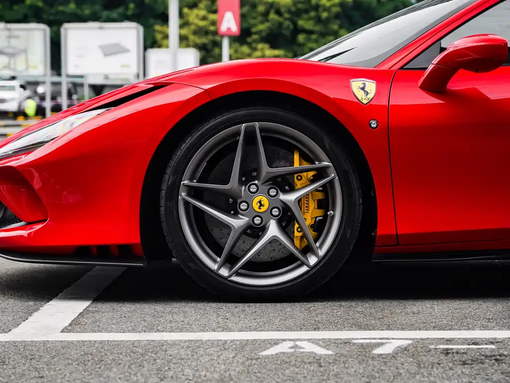Ferrari F8 2023 — фото 30