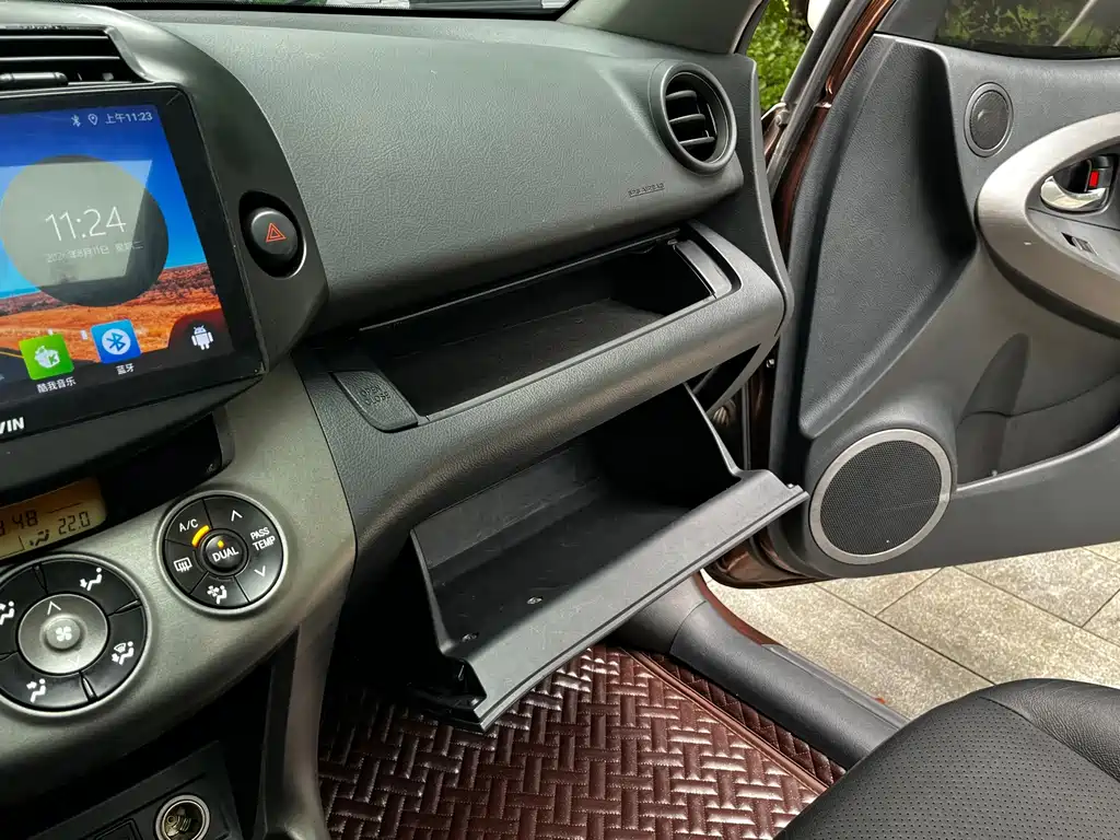 Toyota RAV4 2013 — фото 17