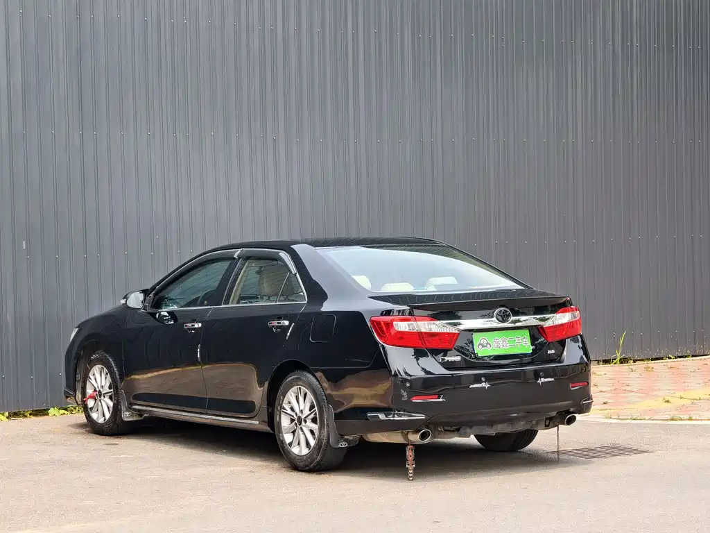 Toyota Camry 2014 — фото 25