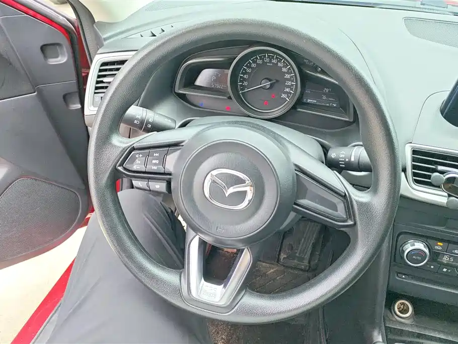 Mazda 3 Axela 2019 — фото 15