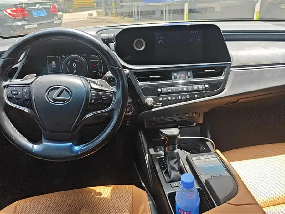 Lexus ES 2022 — фото 12
