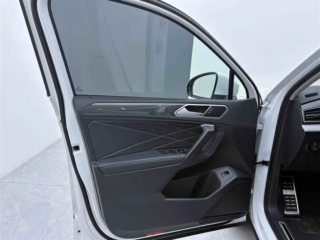 Volkswagen Tiguan L 2024 — фото 16