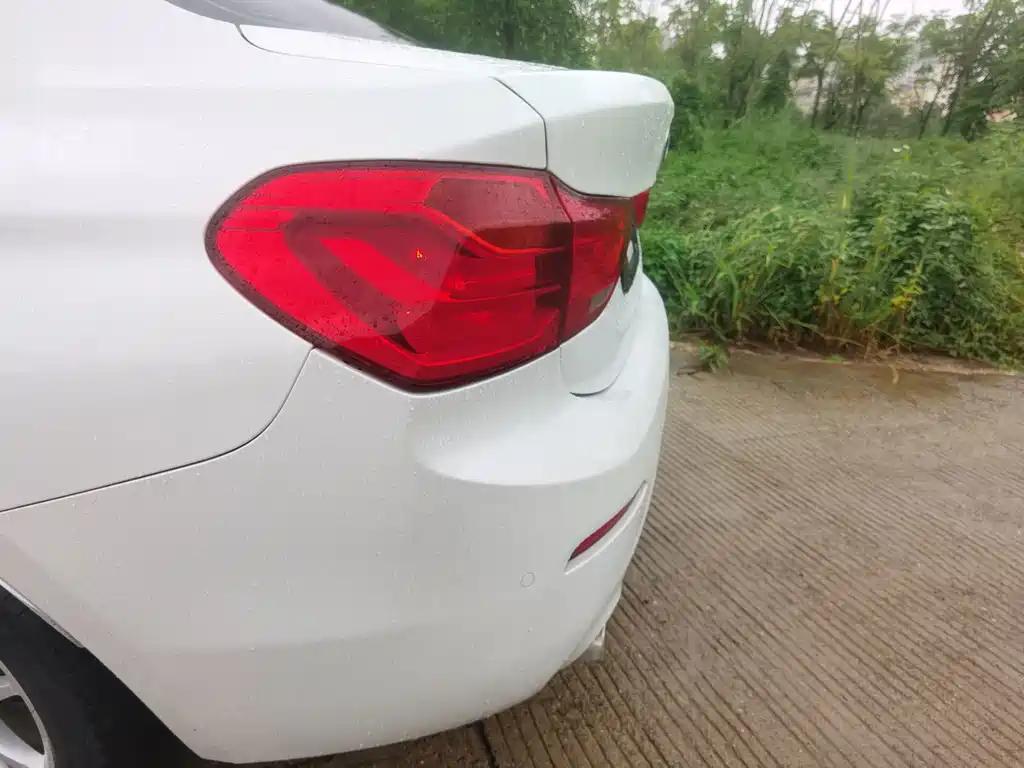 BMW 1 Series 2018 — фото 16