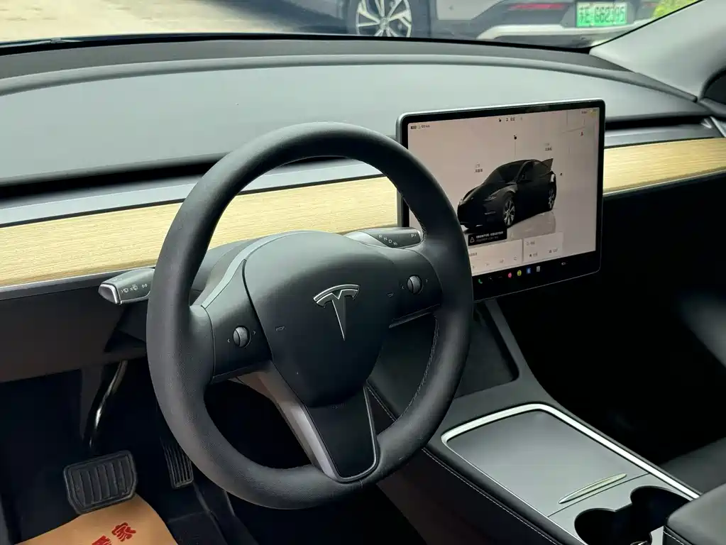 Tesla Model Y 2023 — фото 9