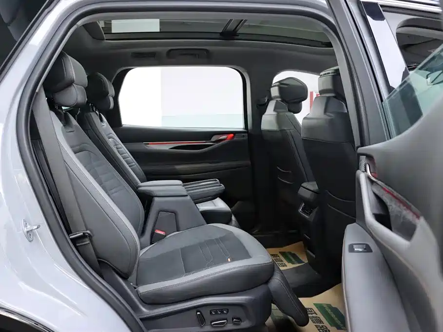 Ford Edge 2023 — фото 15