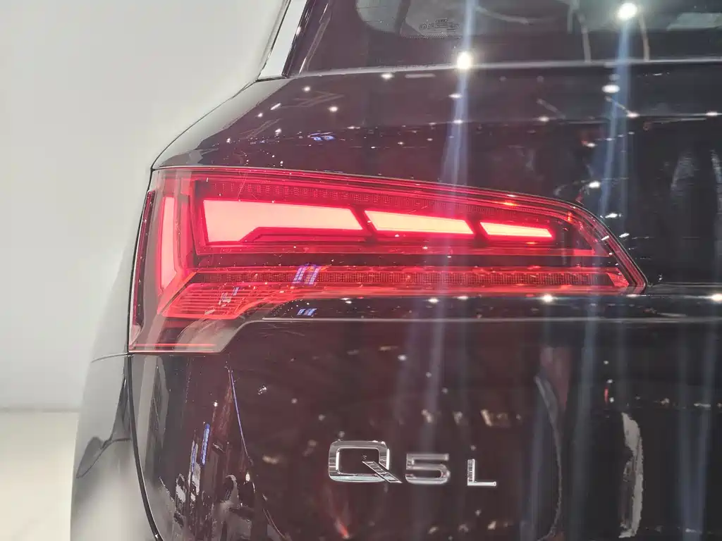 Audi Q5L — фото 22