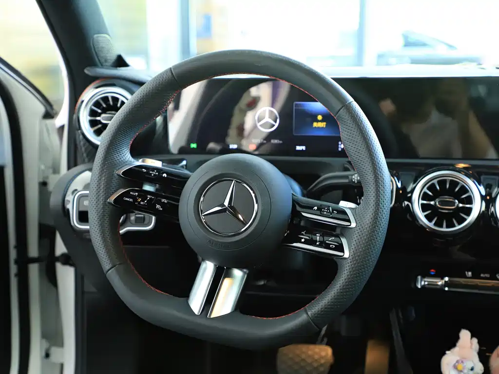 Mercedes-Benz A-Class 2025 — фото 10