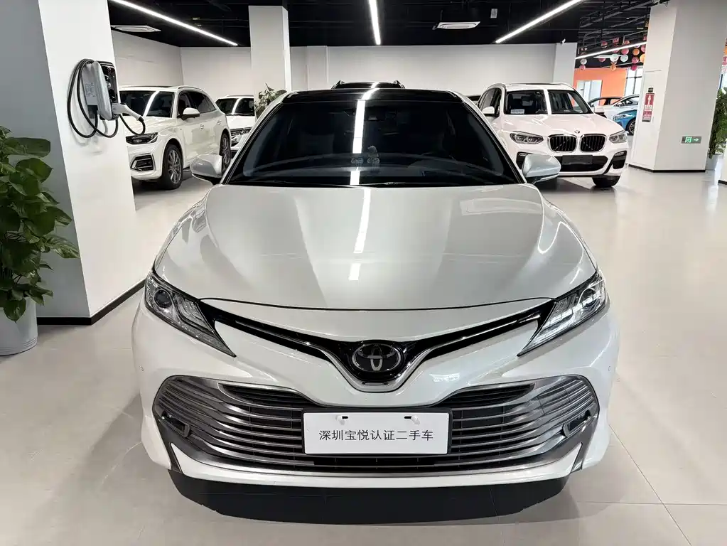 Toyota Camry 2019 — фото 2