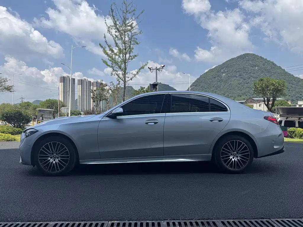 Mercedes-Benz C-Class 2025 — фото 3