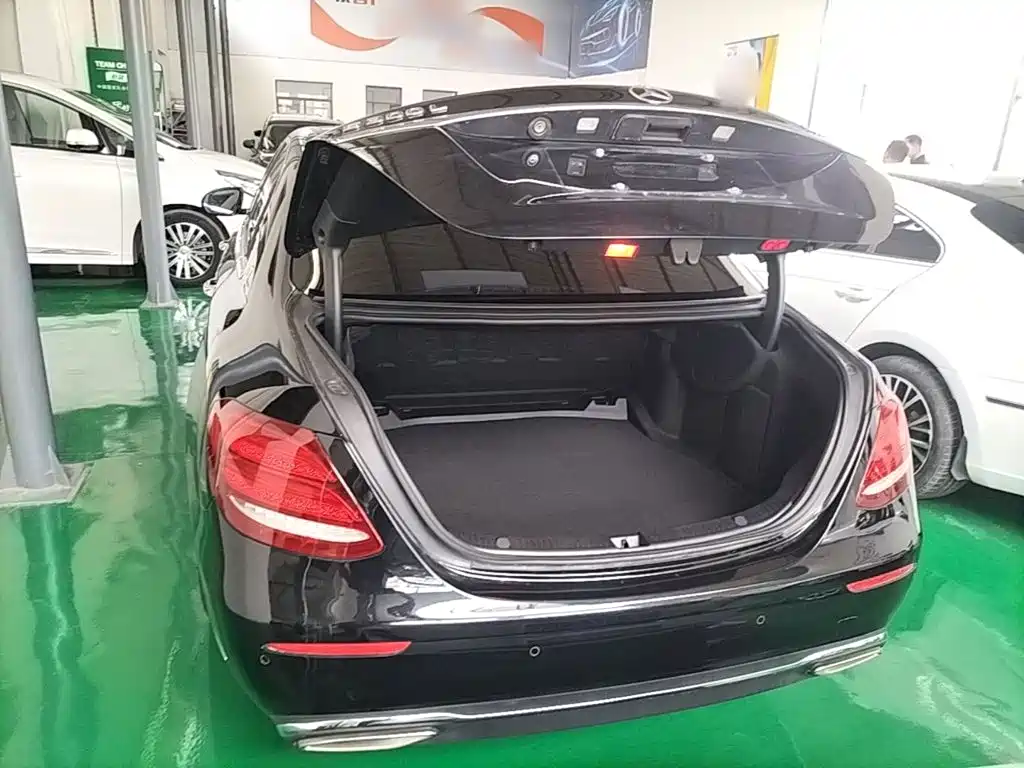 Mercedes-Benz E-Class 2020 — фото 19
