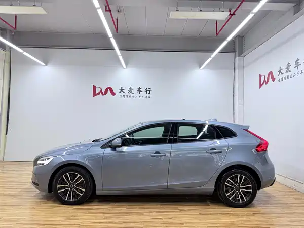 Volvo V40 2018