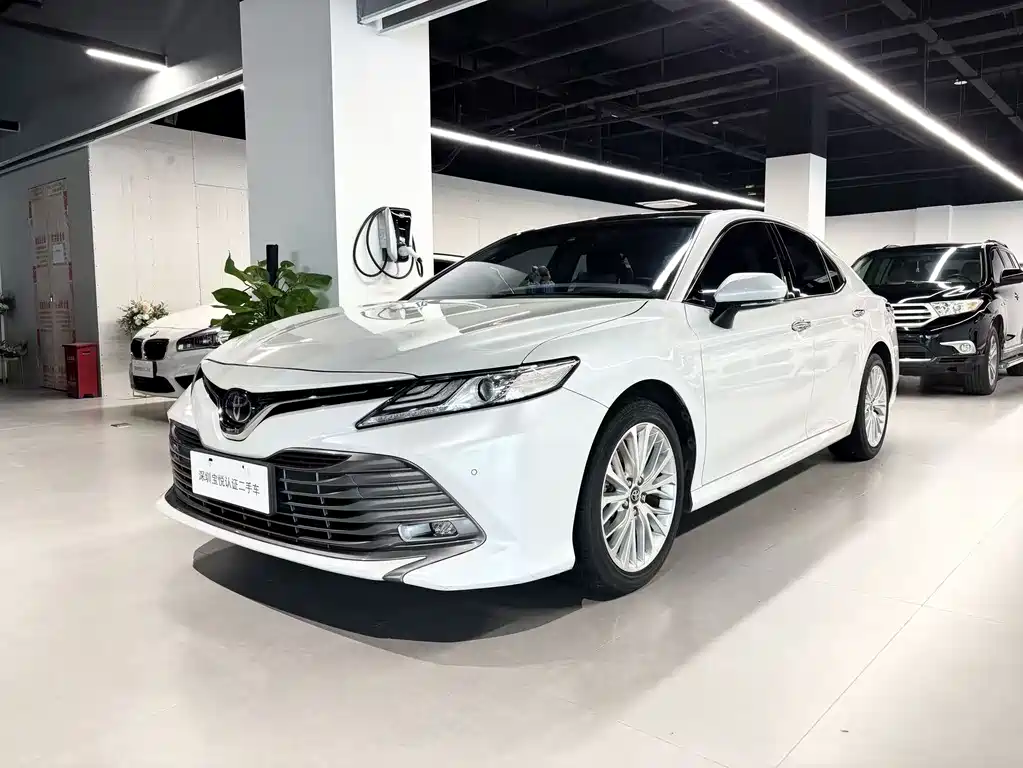 Toyota Camry 2019 — фото 1