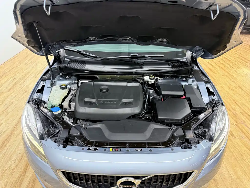 Volvo V40 2018 — фото 15