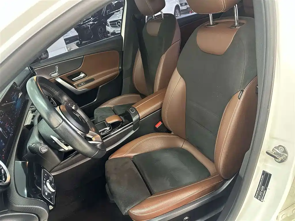 Mercedes-Benz A-Class 2019 — фото 18