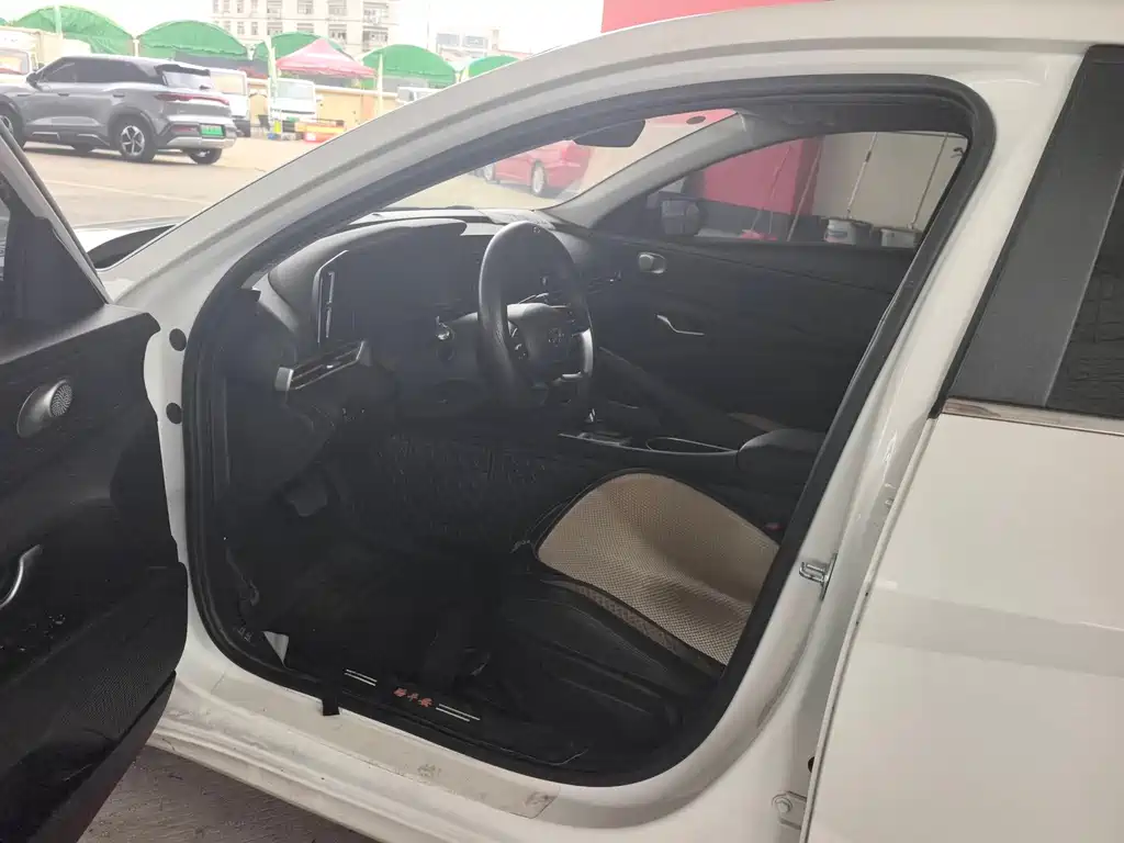 Hyundai Elantra 2023 — фото 2