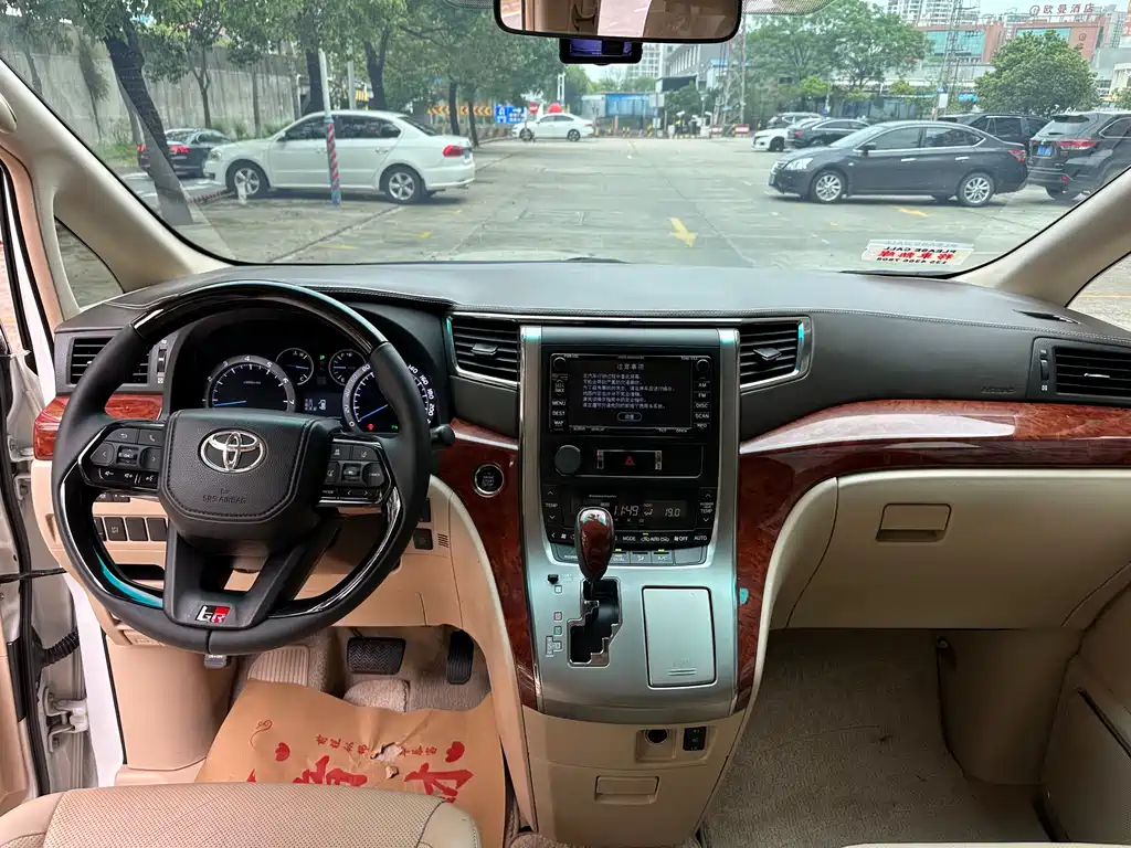 Toyota Alphard 2011 — фото 10