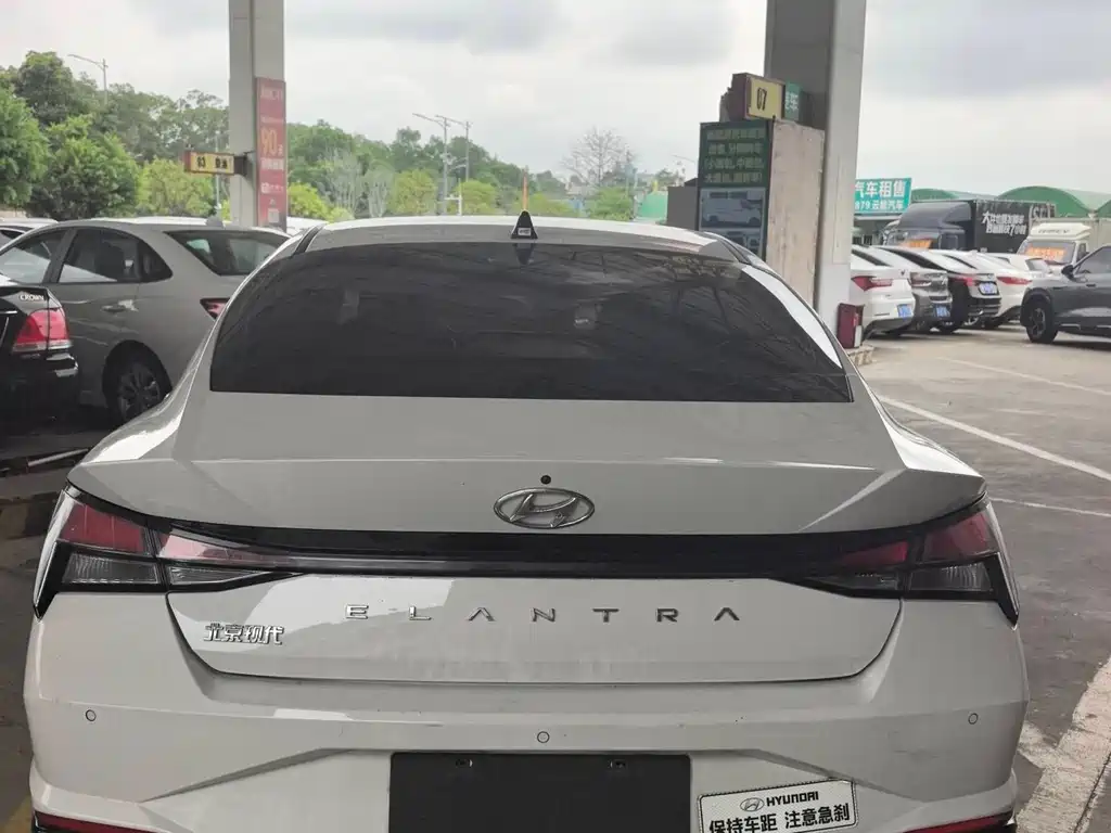 Hyundai Elantra 2023 — фото 4