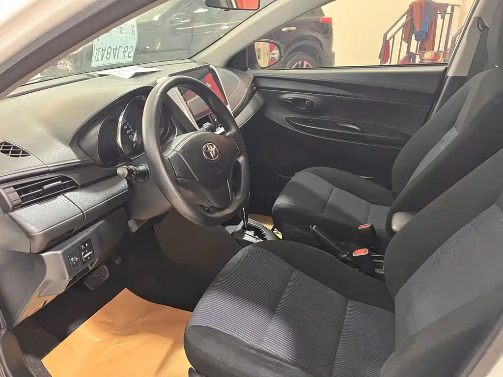 Toyota Yaris L 2018 — фото 6