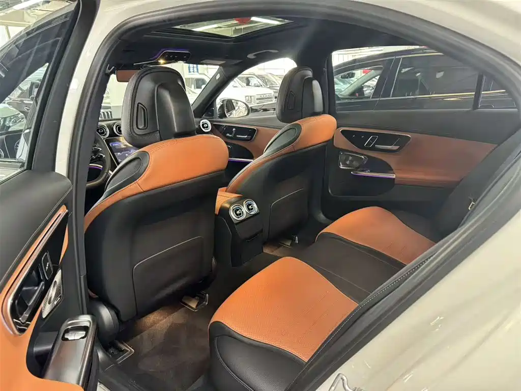 Mercedes-Benz C-Class 2023 — фото 10