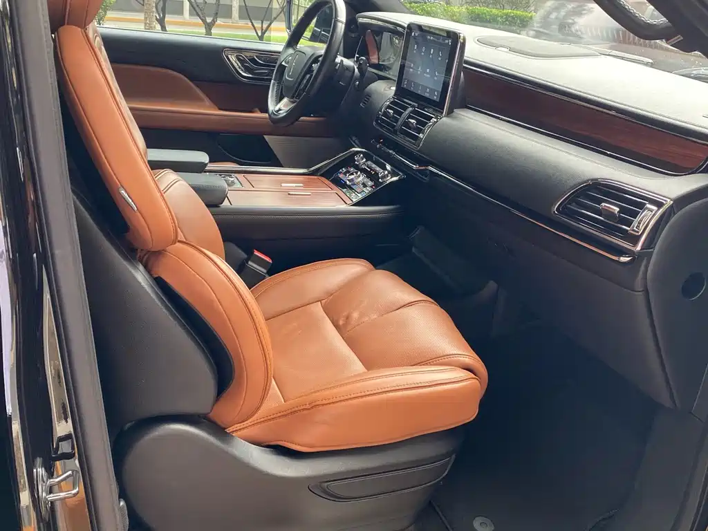 Lincoln Navigator 2019 — фото 16
