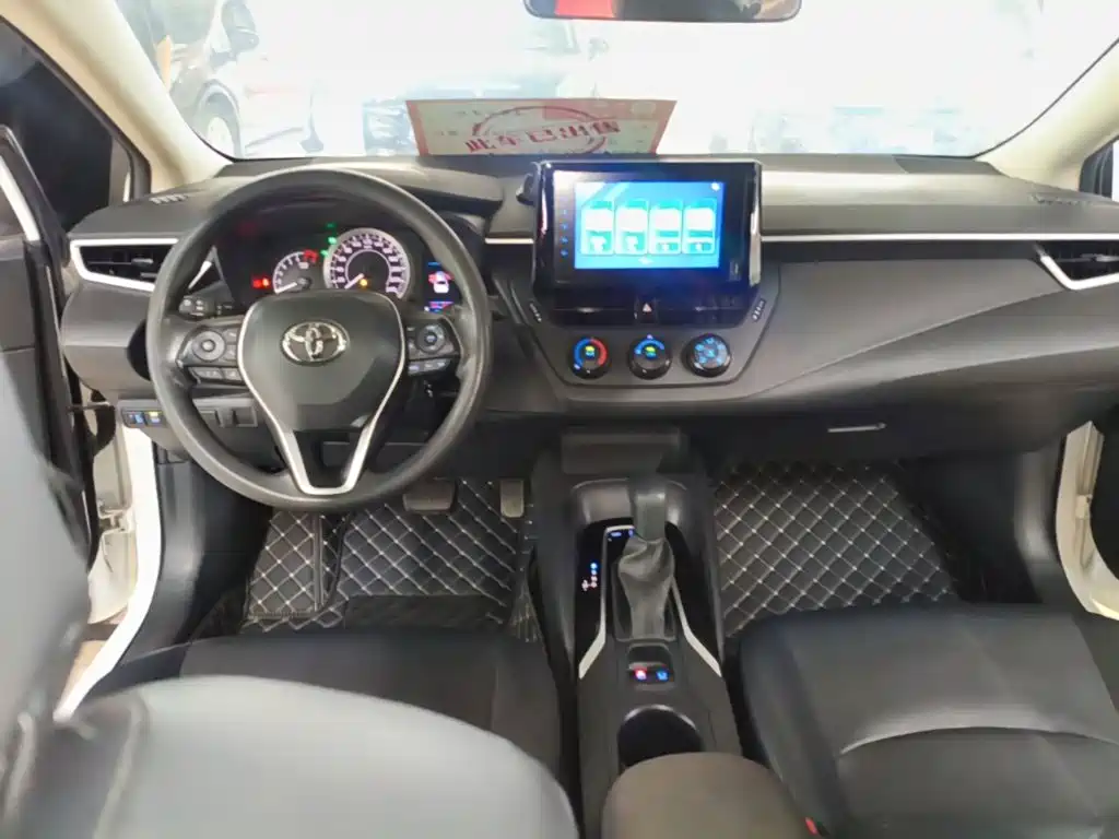 Toyota Corolla 2023 — фото 10