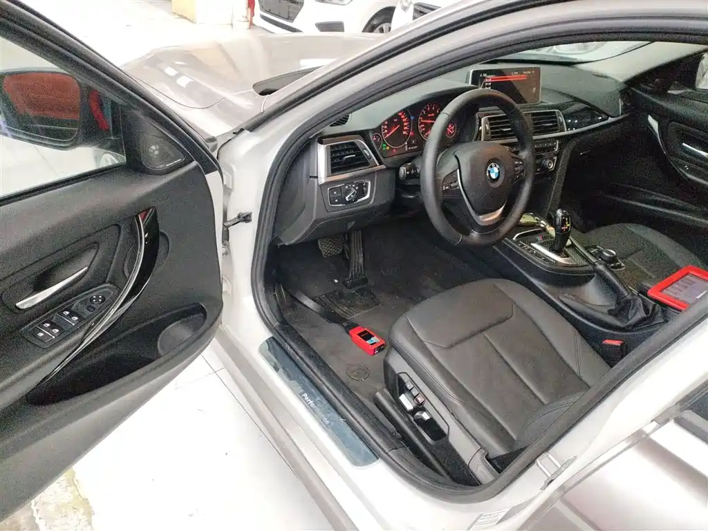BMW 3 Series 2016 — фото 12