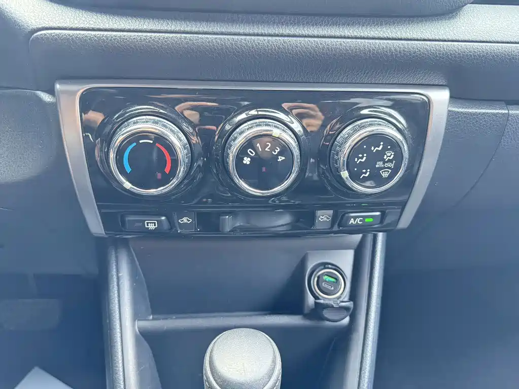 Toyota Yaris L 2022 — фото 10