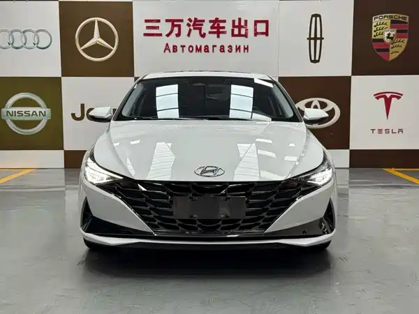 Hyundai Elantra 2022