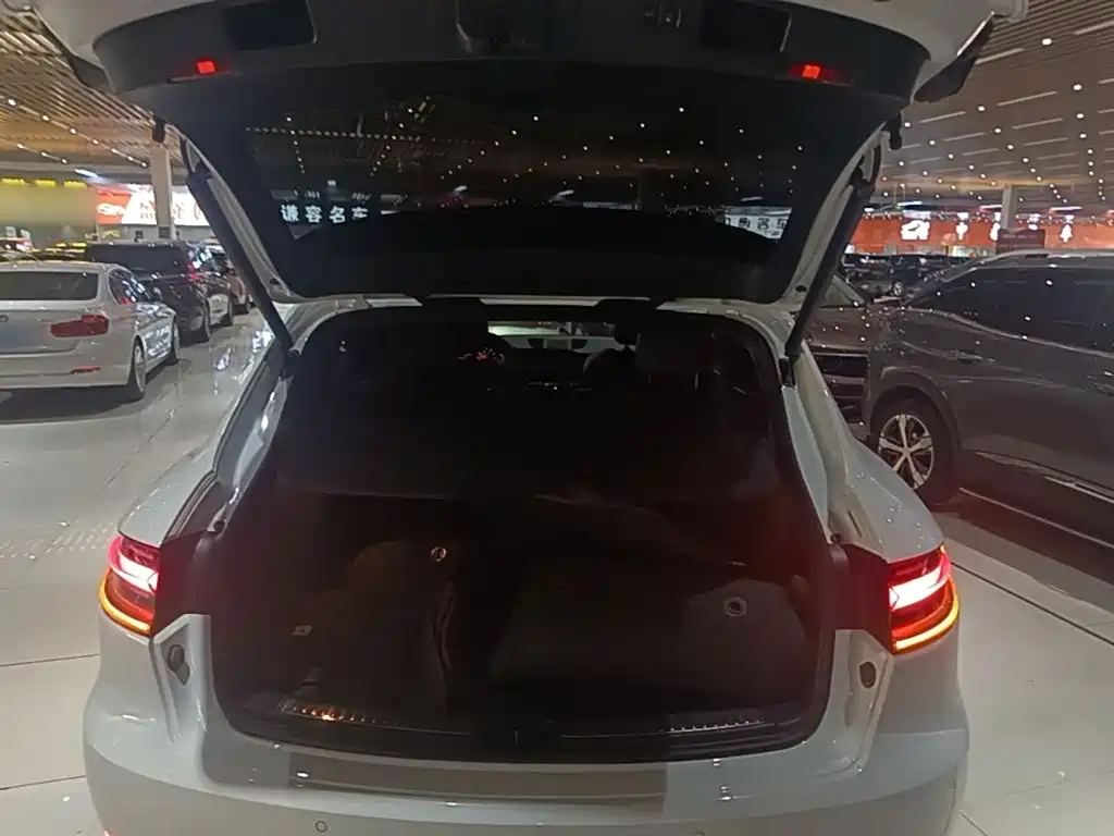 Porsche Macan 2019 — фото 19